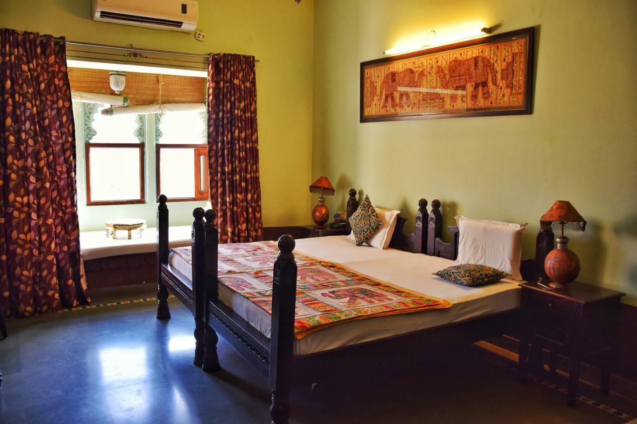Hotel Kurabar Kothi Удайпур Экстерьер фото