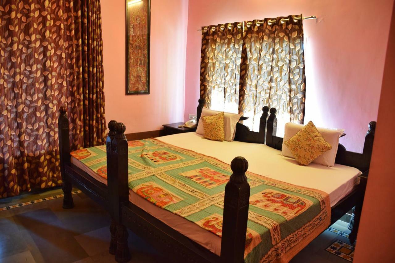 Hotel Kurabar Kothi Удайпур Экстерьер фото